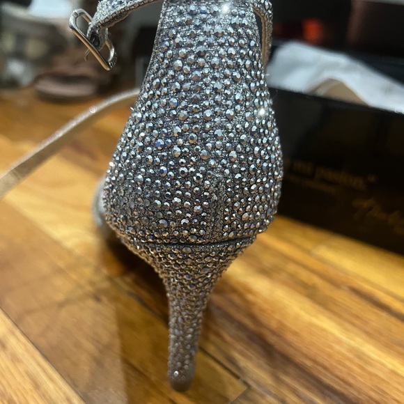 BRAND NEW Sparkly Strappy Heels Silver - Picture 6 of 7